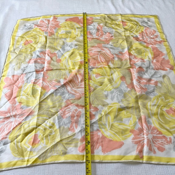 Scarves a by Vera 100% Silk 60s/ 70s Vera Ladybug Floral Yellow Scarf Japan - Picture 2 of 5